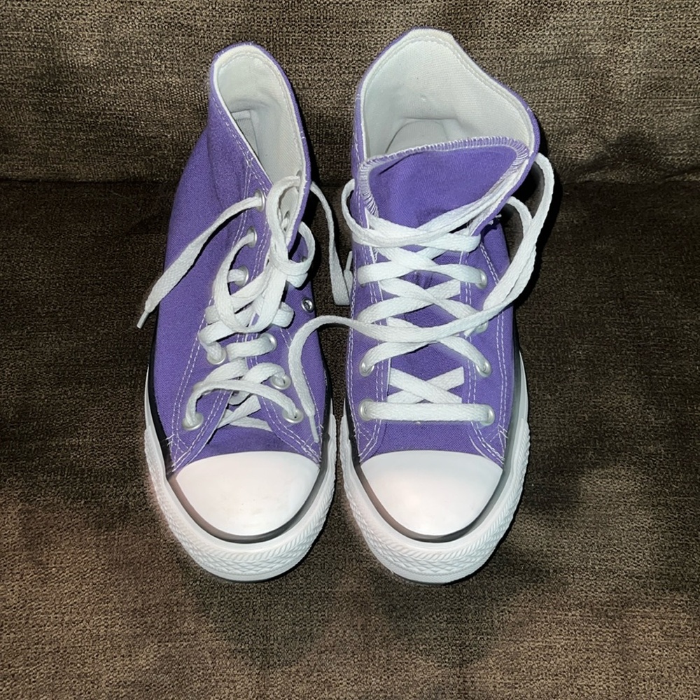 Purple high top converse all star unisex sneakers size 8 women . Gently used.
